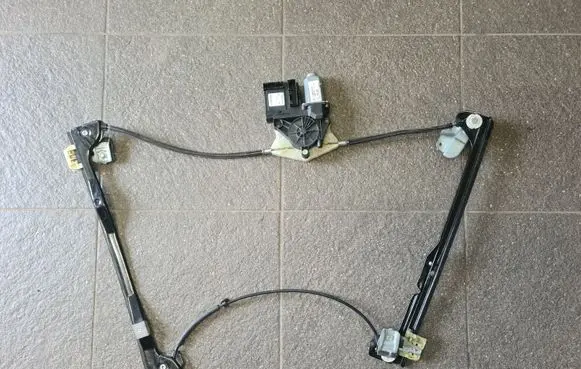 Volkswagen Caddy Front door window regulator motor 1T0959701B