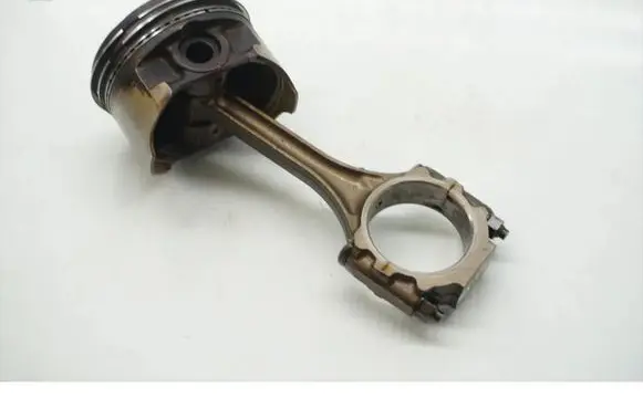 Mitsubishi Galant Piston with connecting rod 