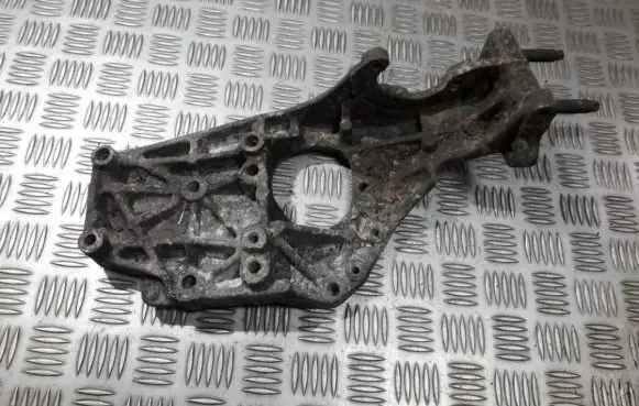 Ford Mondeo MK I Engine mounting bracket 93bb19e708ae 93bb-19e708-ae