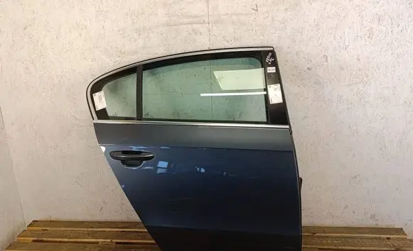 Volkswagen PASSAT B7 Rear door