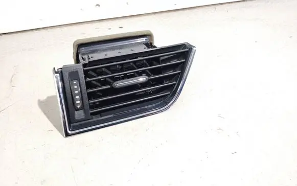 Skoda Octavia Mk3 (5E) Dashboard side air vent grill/cover trim 5E0819701A 5E0819701