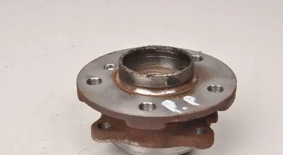 BMW 2 F44 Front wheel hub