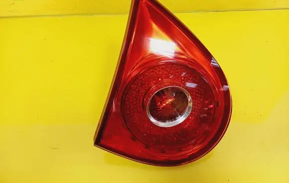 Volkswagen Golf V Tailgate rear/tail lights 1K6945107C