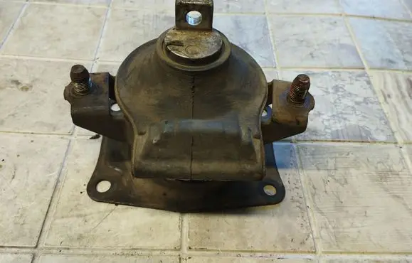 Honda Accord Engine mount bracket