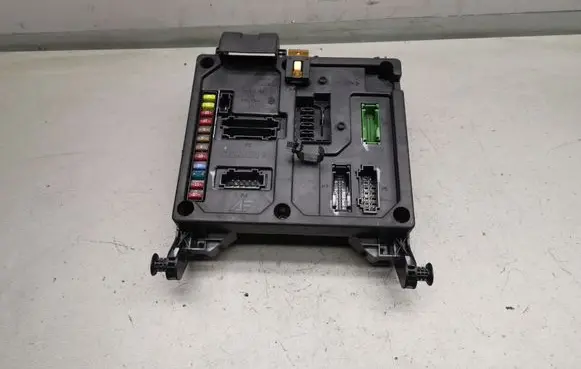 Ford Galaxy Fuse module 7M3962258AF