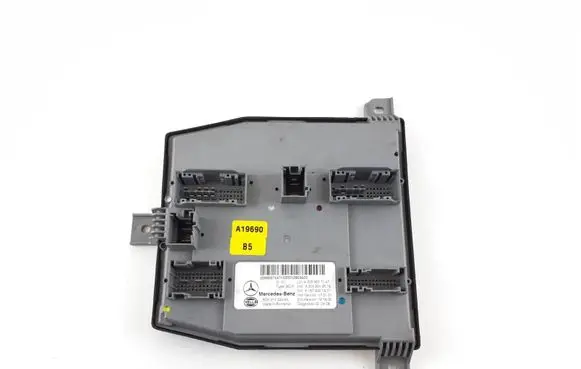 Mercedes-Benz C W205 SAM control unit A2059007147 A2059019519 A1679021907