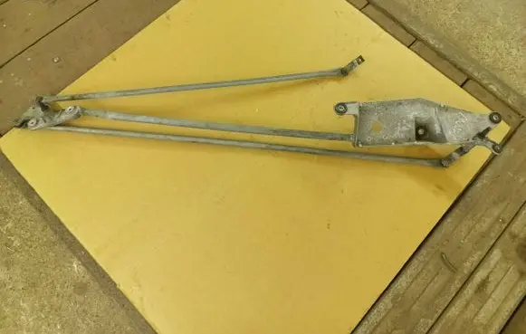 Front wiper linkage