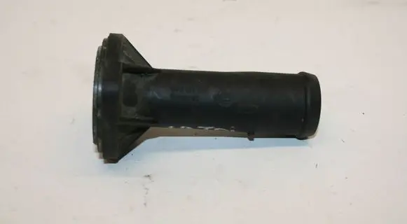 Volkswagen Golf IV Engine coolant pipe/hose 038121121