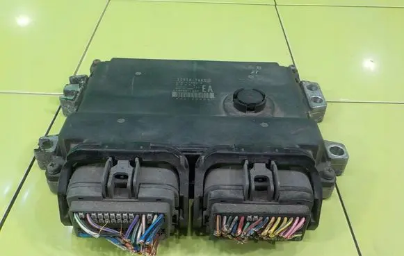 Suzuki Grand Vitara II Engine control unit/module 3391076K00