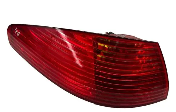 Tailgate rear/tail lights