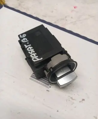 Volkswagen PASSAT B6 Ignition lock contact 3C0905843 33303401 60130022330