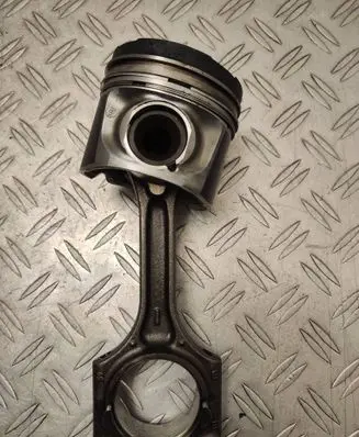 Volvo XC60 Piston with connecting rod 81l123
