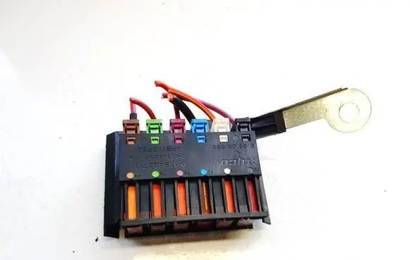Mercedes-Benz E W211 Fuse box set e0000030
