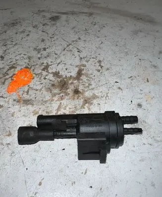 Mercedes-Benz C W203 Valve vacuum 0025401497