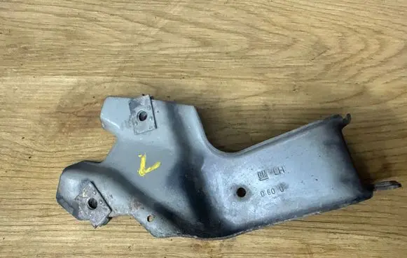 Opel Insignia A Fender mounting bracket