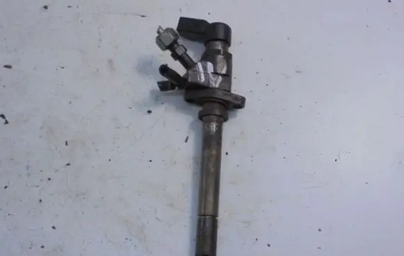 Ford Focus C-MAX Fuel injector 9657144580