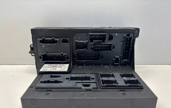 Mercedes-Benz E W211 SAM control unit 2115453901