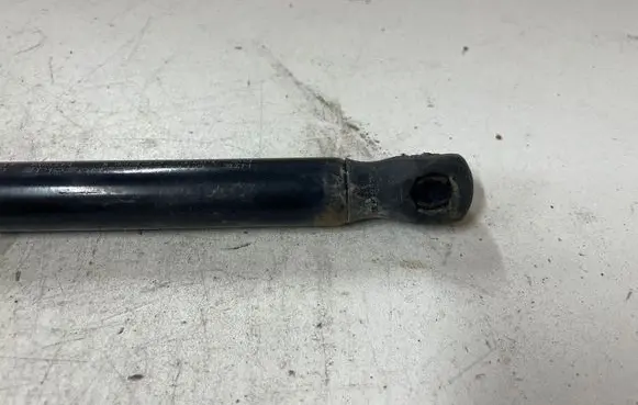 Peugeot 407 Tailgate/trunk strut/damper 615N