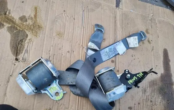Toyota Prius (XW20) Rear seatbelt 7L7250 ITA