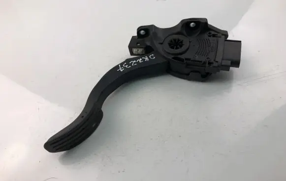 Volvo V70 Accelerator throttle pedal bracket 6G929F836BD