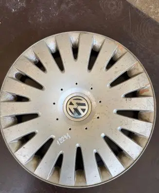 Volkswagen PASSAT B6 R16 wheel hub/cap/trim 3C0601147