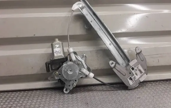Nissan Murano Z50 Rear door window regulator with motor 