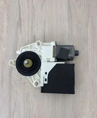 Audi A3 S3 A3 Sportback 8P Front door window regulator motor 8P0959802Q S006060014G
