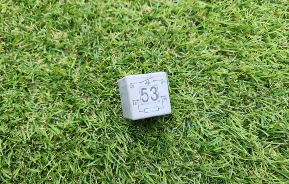 Volkswagen Golf IV Other relay 141951253B 20240072