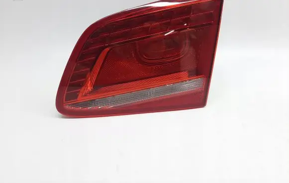 Tailgate rear/tail lights