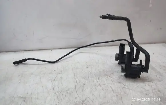 Volkswagen Touran I Turbo solenoid valve 1K0906283A
