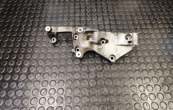 Citroen C4 II Generator/alternator bracket 9809714680