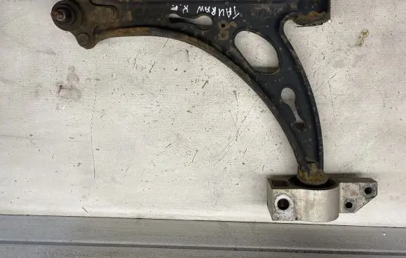 Volkswagen Touran I Front lower control arm/wishbone 1K0407153G