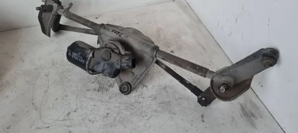 Toyota RAV 4 (XA20) Front wiper linkage and motor 159200-4842