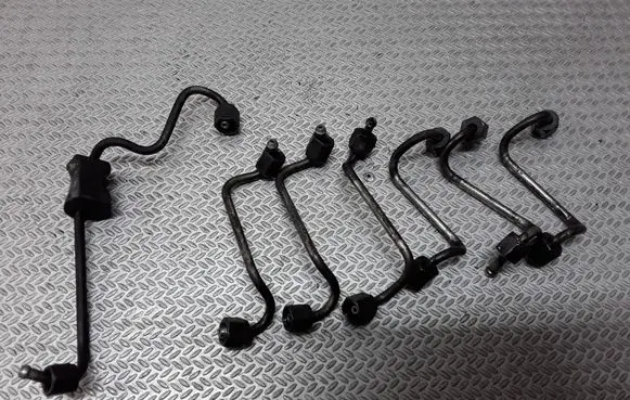 BMW X5 E53 Fuel injector supply line/pipe 
