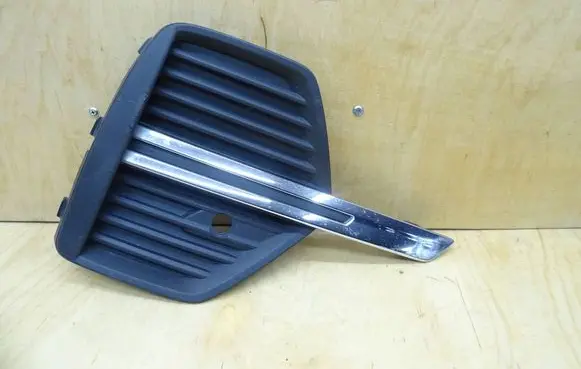 Volvo XC60 Front bumper lower grill 32234947