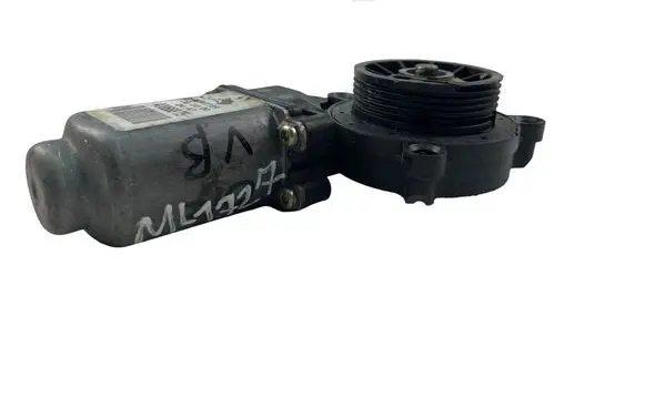 Peugeot 206 Rear door window regulator motor 9636597380