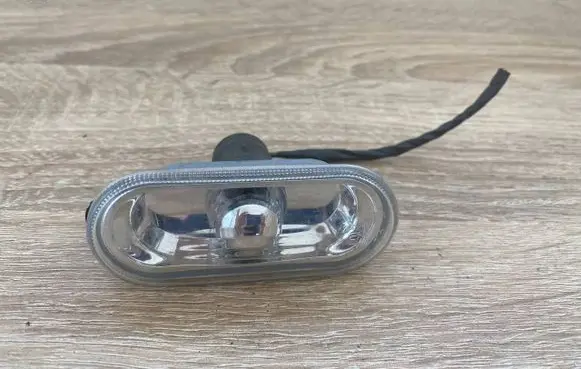 Volkswagen PASSAT B5 Front fender indicator light 1J0949117