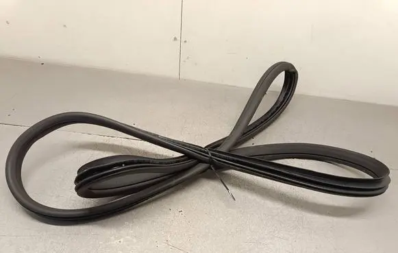 Mercedes-Benz ML W166 Front door rubber seal 