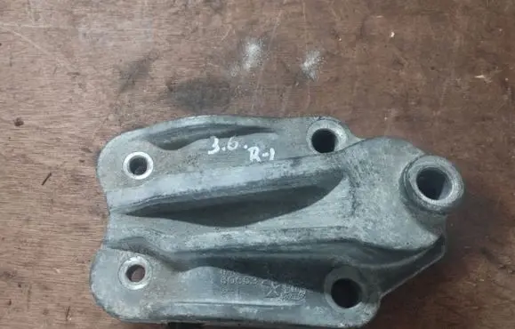 Chrysler Town & Country V Engine mounting bracket 04721734AF
