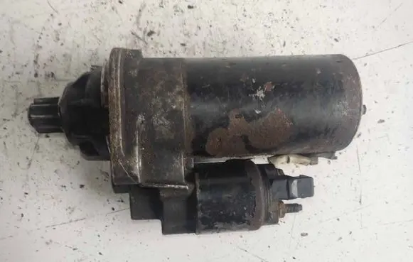 Volkswagen Golf IV Starter motor 1005831338 026300