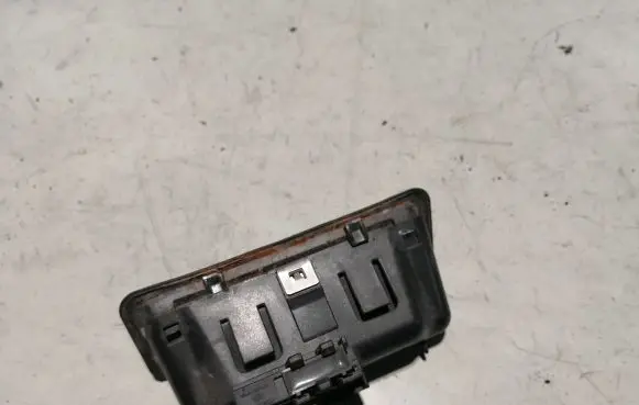 BMW 5 E60 E61 Tailgate opening switch 7118158