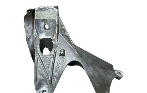 Engine mounting bracket