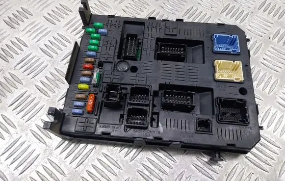 Citroen C3 Picasso High voltage junction box 9664059080
