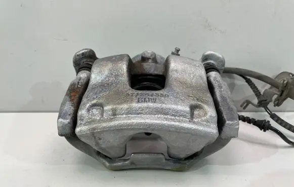 BMW 2 F46 Front brake caliper 6860267