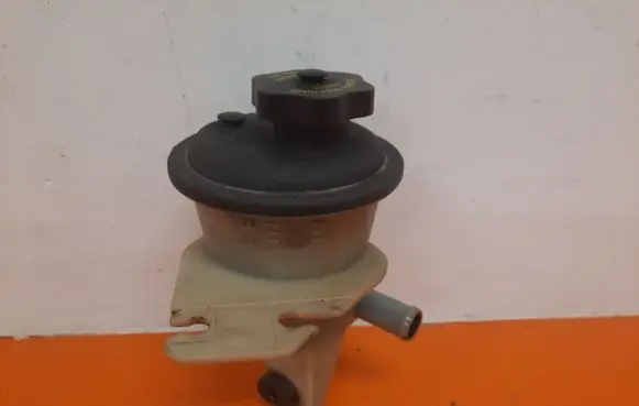 Ford Freestar Power steering fluid tank/reservoir 2F22-8A080