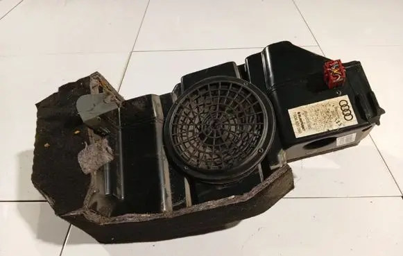Audi A6 S6 C5 4B Subwoofer speaker 4B9065382