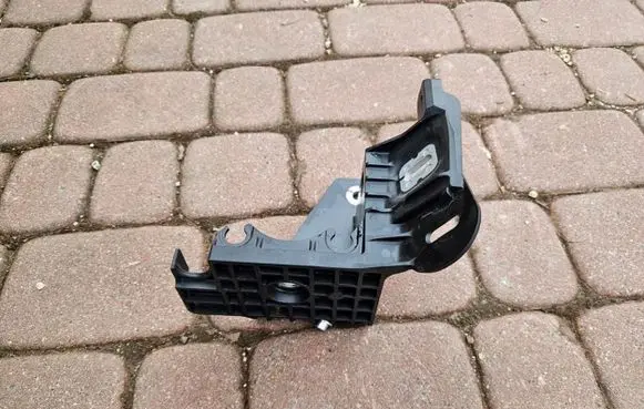 Opel Corsa E ABS pump bracket 13358211