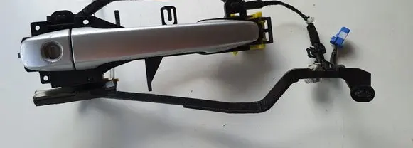 Toyota Prius+ (ZVW40) Front door exterior handle 8215647010