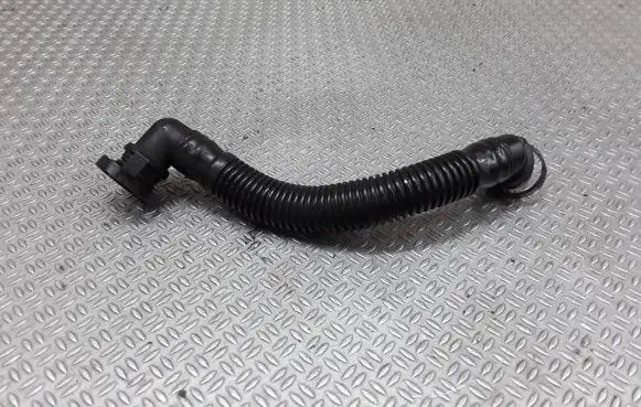 Volkswagen PASSAT B7 Breather hose/pipe 03L103493G