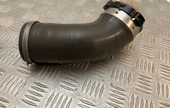 Volvo XC60 Intercooler hose/pipe 32222270